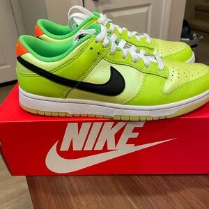 Nike Dunk Low SE in Volt and Total Orange